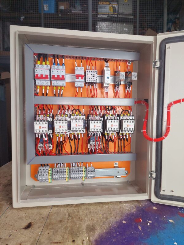 Painel de Revezamento de Bombas 20CV 220V Trifásico - Imagem 2